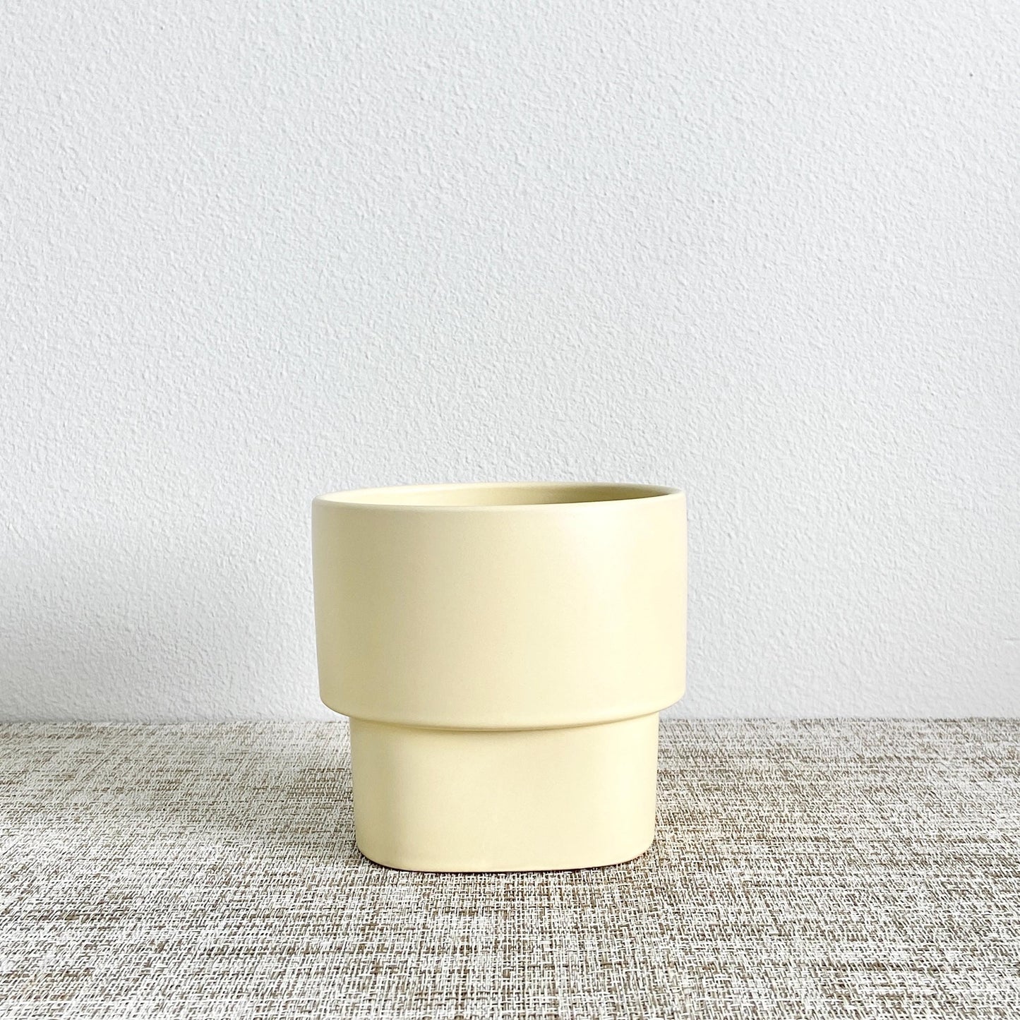 Minimalistic Round Pot