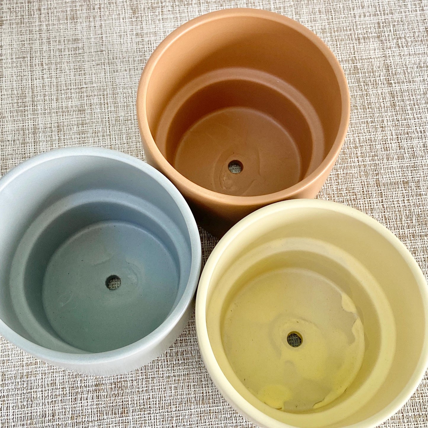Minimalistic Round Pot