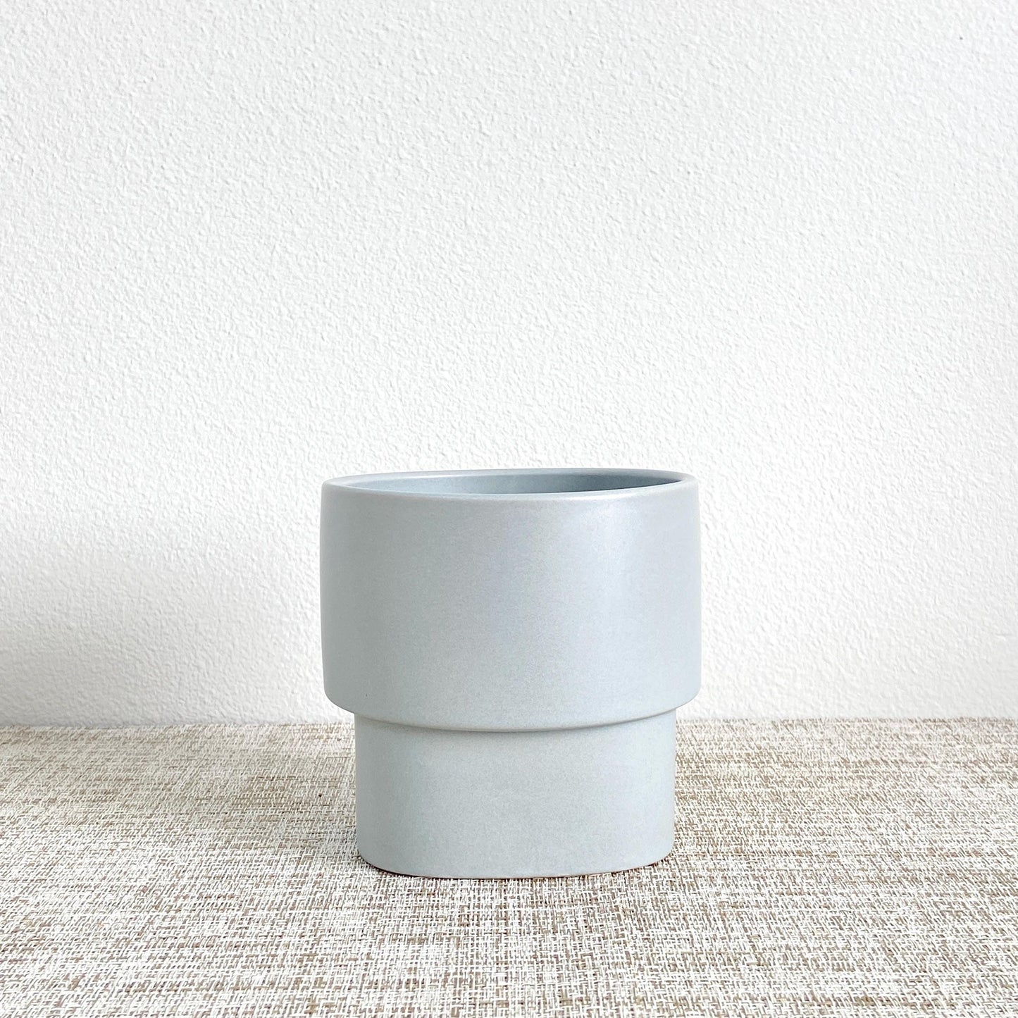 Minimalistic Round Pot