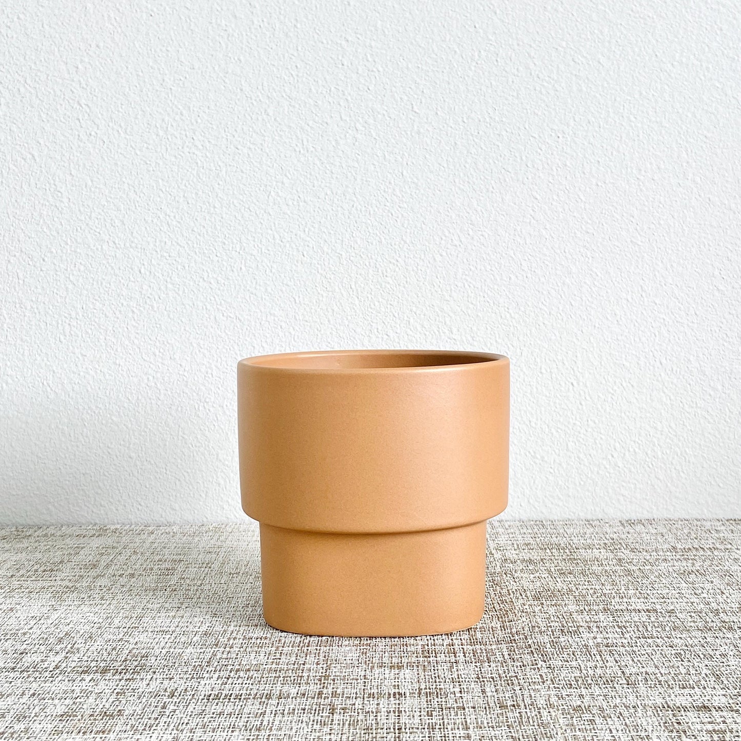 Minimalistic Round Pot