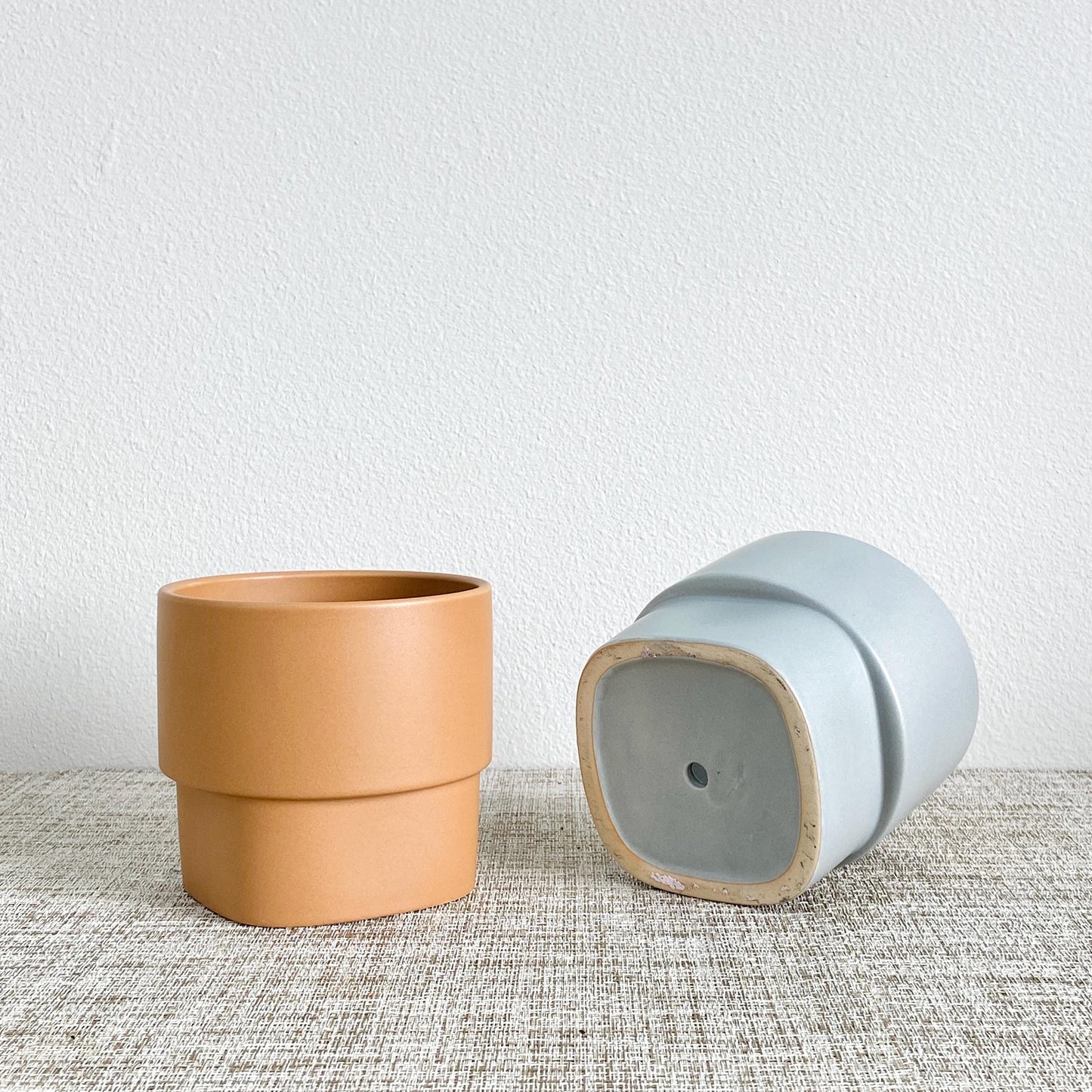 Minimalistic Round Pot