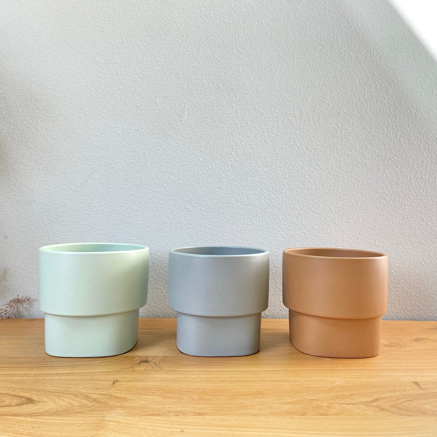 Minimalistic Round Pot