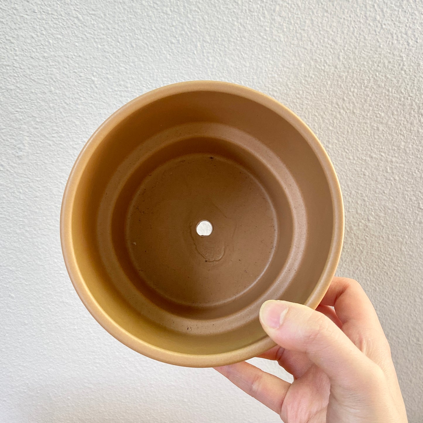 Minimalistic Round Pot