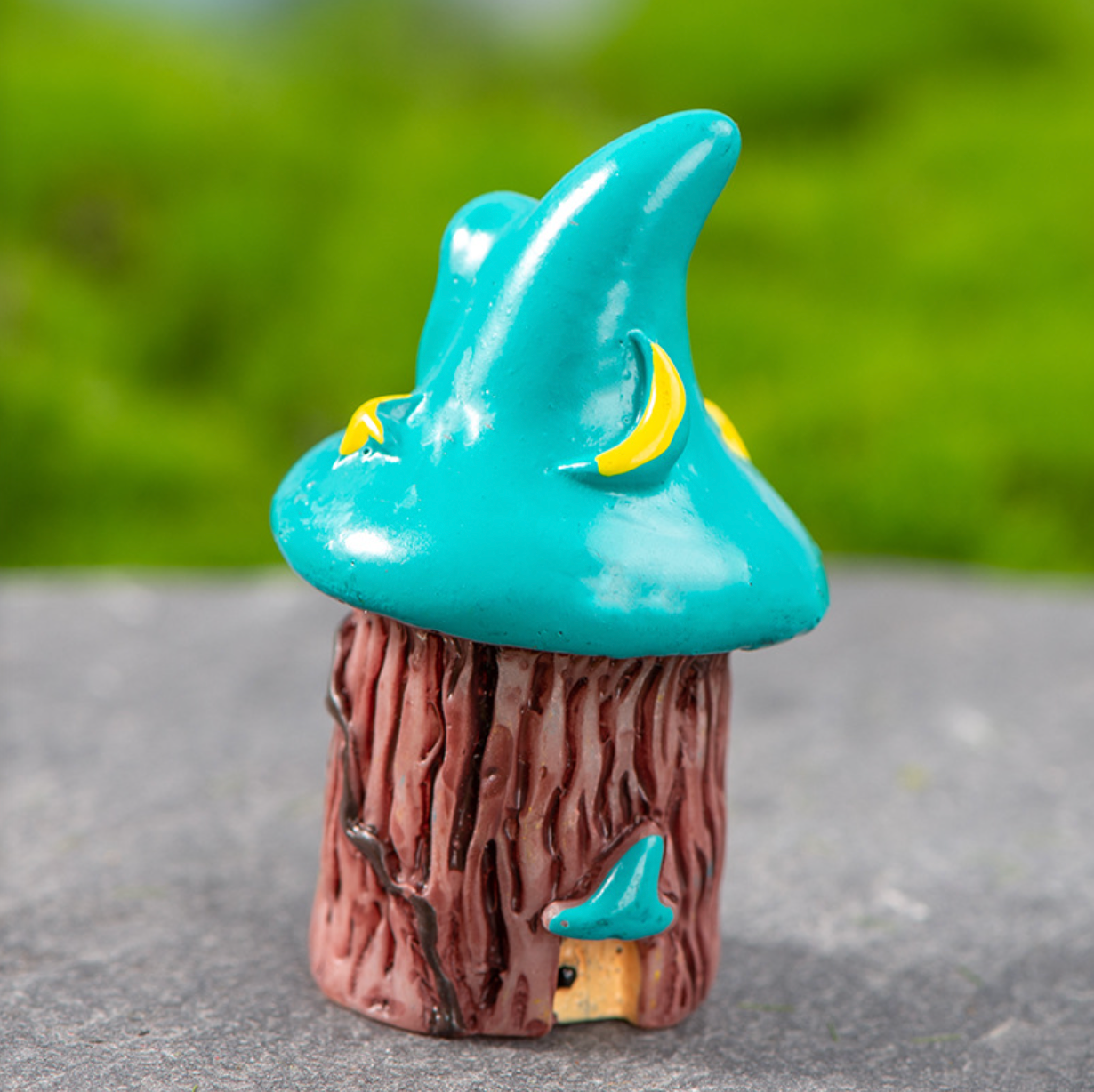 Miniature Witch Hut